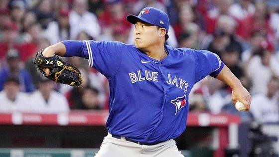 27일 LA 에인절스전에서 시즌 2승을 거둔 토론토 류현진. [AP=연합뉴스]