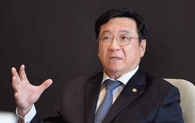 이찬희 삼성 준법감시위원회 위원장은 “많은 국민이 사면에 찬성하고 있다”며 “대한민국이 발전할 수 있도록 이재용 부회장을 사면해야 한다”고 말했다. 사진=이상섭 기자