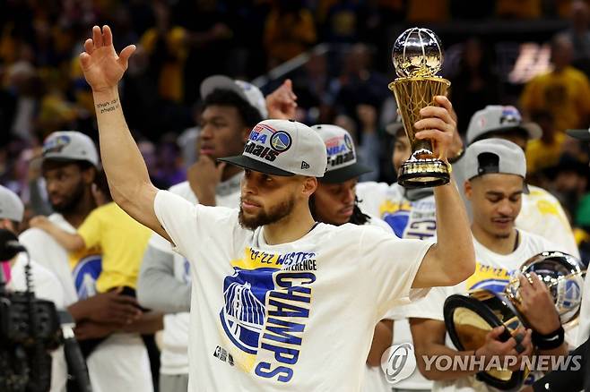 서부 콘퍼런스 결승 MVP 수상자 스테픈 커리 [게티이미지/AFP=연합뉴스]