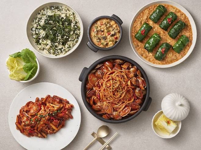 ▲프레시지가 프리미엄 전통장 브랜드 죽장연과 협업 선보인 ‘죽장연 밀키트’ 4종 조리 연출컷.(사진=프레시지)