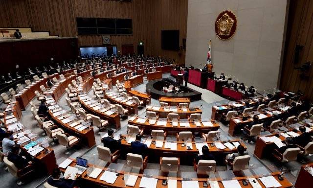 20일 오전 서울 여의도 국회에서 2022년도 제2회 추가경정예산(추경)안 심사를 위한 예산결산특별위원회가 열린 가운데 많은 의원들의 자리가 비어 있다.사진공동취재단