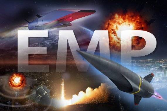 핵 또는 비핵무기에 의한 강력한 EMP는 단 한 발로도 광대한 지역에 심대한 영향을 미칠 수 있다. 특히 전기·전자·통신 등 군사부분의 C4I 시설과 장비뿐만 아니라 전력·통신·교통 등 국가 기반시설을 포함해 사회 전 부분이 EMP 공격으로부터 영향을 받을 것이다. 가능한 정밀한 북한의 EMP 위협분석을 바탕으로 한국은 EMP 방호를 위해 국가위기관리 차원의 방호계획 수립과 연구체계를 구축해야 할 것이다. EMP탄은 강력한 전자기펄스를 뿜어 타격 반경의 적에게 무차별적인 대량 피해를 준다. 전자기기의 금속도체에 도달하면 순간적으로 강력한 전류로 바뀌는데 전자기기에 번개가 흐르는 것에 비유할 수 있다. 과전류로 회로자체를 영구적으로 파괴하기 때문에 전자기기는 전원을 꺼 놓아도 겉은 멀쩡하지만 내부회로는 완전히 타버린다. 그래픽=네셔널 인터레스트(national interest)캡처, 합성