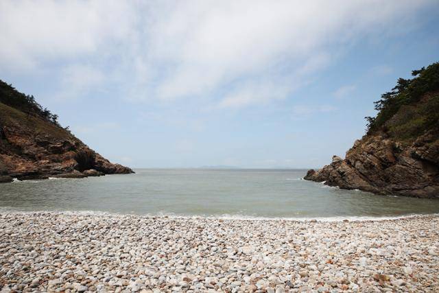 부챗살을 펼친 모양의 큰내끼해변. ⓒ박준규