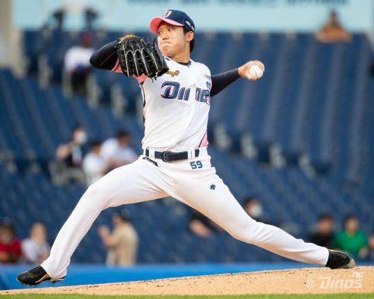 28일 창원 두산전에서 575일만에 마운드에 복귀해 5.1이닝 무실점투로 시즌 첫 승리를 올린 구창모[NC 다이노스 제공]