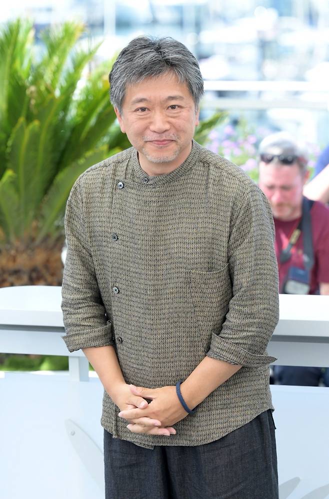 27일 오전 진행된 제75회 칸국제영화제 '브로커' 공식 포토콜 당시 고레에다 히로카즈 감독. CJ ENM 제공