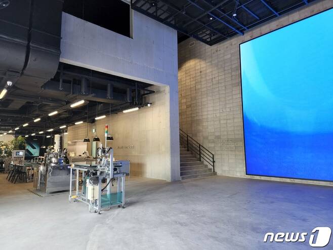 경기 오산시 '아모레 팩토리' 1층 '팩토리 스테이션'. 2022.5.24/뉴스1 © 뉴스1 윤다정 기자