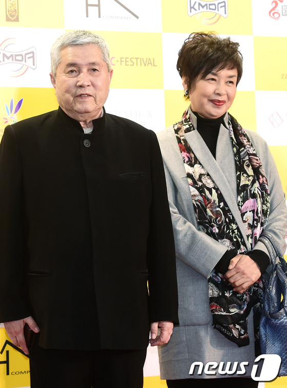 임권택 감독(왼쪽)과 아내인 배우 채령 © News1 권현진 기자