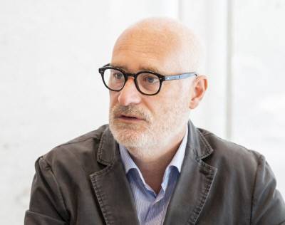 마르코 그라치아 국제월드비전 아동보호 및 비상사태 시 교육 글로벌 디렉터가 26일 서울의 월드비전 한국 사무실에서 경향신문과 인터뷰하고 있다. 월드비전 한국 사무실 제공