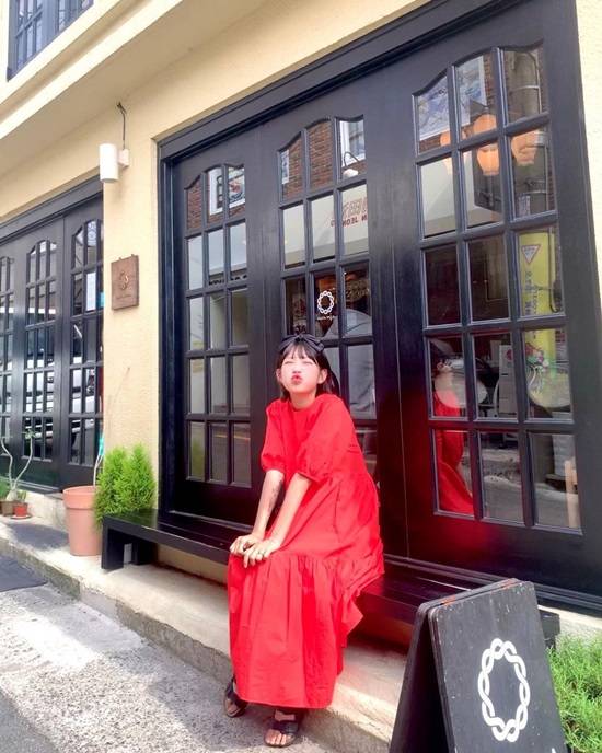The late Choi Jin-sils daughter Choi Joon-Hee went on a trip to Busan with her boyfriend.On the 28th, Choi Joon-Hee posted a picture on his instagram with an article entitled Busan Travel Day.The photo released on the day included Choi Joon-Hee, who traveled with her boyfriend to Busan. Choi Joon-Hee, wearing a red dress, showed off her freshness with a black ribbon headband and a single-shot style.The tattoo on his forearm attracts attention.Choi Joon-Hee said, I finally came to the Pasta house I really wanted to eat in the writing!!!!I wanted to go to the interior of the European Gamseong, but I was shaking like a cafe. I was so excited about the salad to Pasta. ... In autumn, I was wearing a coat and I was wearing a coat. On the other hand, Choi Joon-Hee signed an exclusive contract with his agency Wybloom in February, but recently terminated the exclusive contract after amicable agreement.Wei Bloom belongs to Yubi, Chae Soo, Choi Ga Eun, Go Eun Bird, Oyerin, and Yunjo.Photo: Choi Joon-Hee Instagram