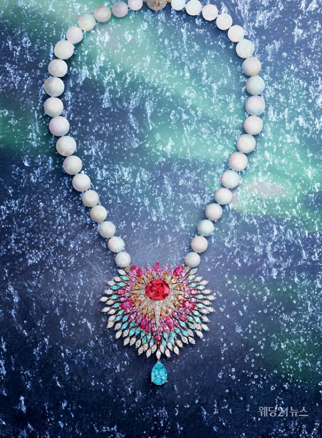 피아제 블레이징 스카이 네크리스