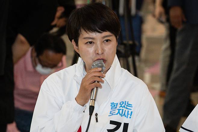 김은혜 국민의힘 경기도지사 후보가 30일 김포공항 국내선청사에서 열린 김포공항 이전 저지를 위한 공동 기자회견 및 연대 협약식에서 발언하고 있다. /뉴스1