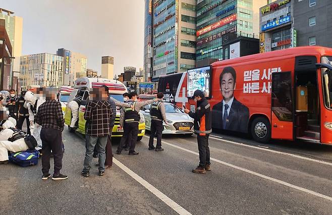 대통령 선거 유세버스 사고현장 모습. /연합뉴스