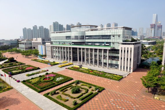 인천대학교는 30일 인천시 스포츠산업 창업지원실 운영사업에 선정됐다. 사진은 인천대 전경.