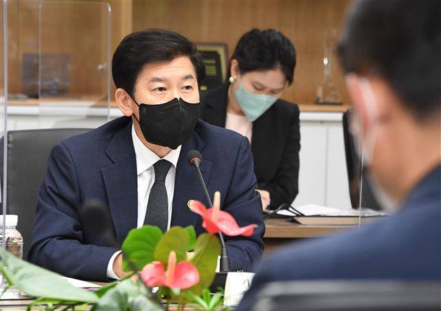 재정관리 점검회의 주재하는 최상대 차관 - 최상대 기획재정부 2차관이 20일 서울 영등포구 여의도 한국수출입은행에서 ‘재정관리 점검 회의’를 주재하고 있다. 기획재정부 제공