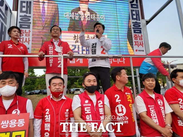 김태흠 충남지사 후보가 31일 선거 유세를 하고 있다. / 천안 = 김아영 기자