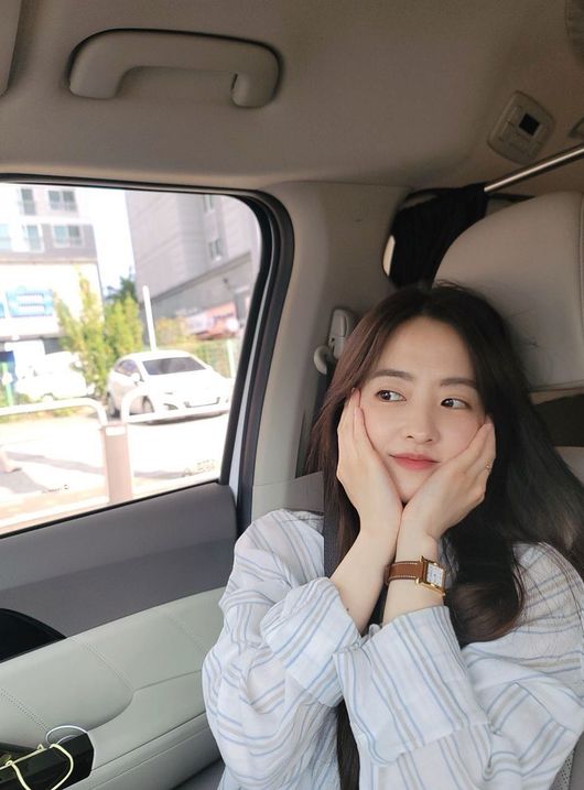 Actor Park Bo-young showed off his lovely beauty.Park Bo-young posted several photos on his instagram with strawberry-shaped emoticons on the 2nd.In the public photos, Park Bo-young is posing in a car and eating food at a cafe.The age of 33 is still unfavorable, and the beauty of Park Bo-young is still eye-catching.Meanwhile, Park is about to release his new film, Concrete Utopia (director Uhm Tae-hwa).Park Bo-young Instagram