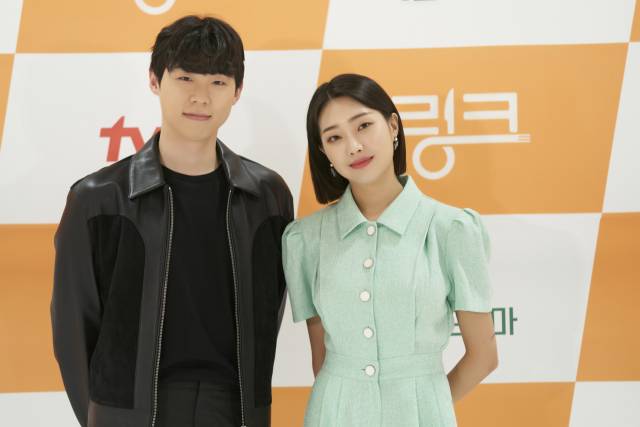 '링크' 송덕호(좌), 이봄소리 / 사진=tvN 제공