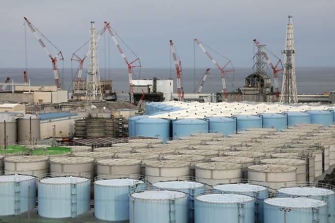 일본 후쿠시마 원전에 설치돼 있는 오염수 저장탱크. 일본은 삼중수소(트리튬)와 같은 방사성 물질이 대량 함유돼 있는 이 오염수의 해양 방류를 추진하고 있다. 연합뉴스