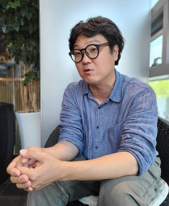 ▲최진성 영화감독이 지난달 27일 서울 상암동의 한 커피숍에서 미디어오늘과 만나 '사이버 지옥: N번방을 무너뜨려라' 제작 과정에 대해 인터뷰하고 있다. 사진=김예리 기자