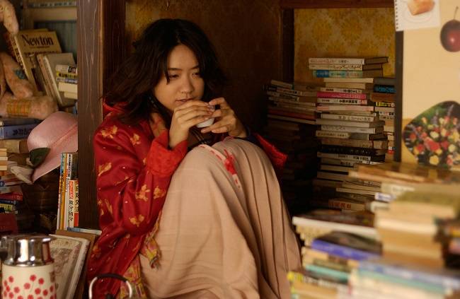 조제의 집엔 남이 버린 책이 가득하다.<사진 제공=엔케이컨텐츠>