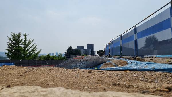 유골이 모든 옮겨진 이후의 공사 현장 모습