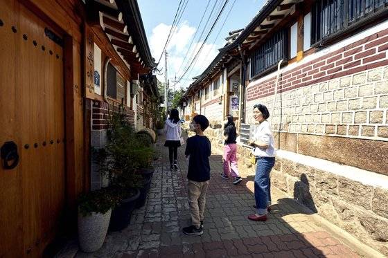 계동 주민들이 거주 중인 한옥의 경우 집의 일부가 현대적으로 보강된 형태가 많다.