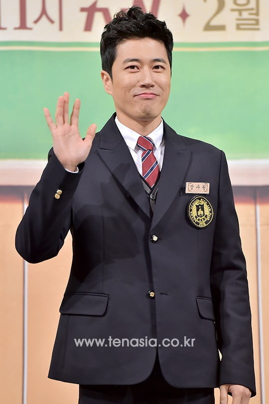 The head of the top-class first-generation Idol, Techs Kies Jang Su won, is preparing to meet his wife and two years old.Jang Su won, who joined the ranks of out-of-stock last November, also reveals his love story with his beloved wife.Jang Su won appeared on SBS Same Bed, Different Dreams 2: You Are My Dest - You Are My Destiny on the 6th as a special MC.My wifes name is Ji Sang-eun, he said. Ive done a lot of singer stylists, and I know Son Dam-bi.Now I work with male actors such as Yang Se-jong, Jung Kyung-ho, Kim Jae-wook, Park Hee-soon and Lee Kyung-kyung, he said.Jang Su won said, Marriage was also active, he said. I told him first that I wanted to wear a wedding dress before I was 44 years old.When asked about his wifes three advantages, he replied, Its so nice, its understandable, I dont call well.He also revealed plans to prepare his wife and two-year-old.Jang Su won said, I am preparing for Dani Alves in the hospital because I am old. I am preparing Dani Alves in the place where Lee Ji-hye did.I originally started smoking at the beginning of the year, but I am smoking for 6 months to have a second year, I am smoking for 6 months.But Jang Su wons marriage and the confession of the second generation are not very welcome to fans (Yelky) because of the controversy over Jang Su wons words and phrases six years ago.Im a bit of a jerky that I have not made in the meantime is the statement in question.The remarks were made by Jang Su won in June 2016 on JTBC Take Care of the Refrigerator.At the time, Jang Su won told the story of GFriend, who was 13 years younger.How much did you meet with GFriend? Asked MCs, I met for two and a half years.At this time, Jang Su won said, I have not been able to earn anything in the meantime. The studio was filled with laughter.After the broadcast, Jang Su Wons remarks were enough to be controversial: there was a public opinion that fans who had waited for 16 years were just thinking of them as a means of making money.When the fans showed their sadness, Jang Su won apologized through his SNS.He said, First of all, I was sorry for the late mouth and I had a lot of thoughts about how to comfort your hurt heart.The things I talked about on the air... meant to pay more attention to and concentrate on the Jecky activity for the time being.At the end of the apology, # I asked you to leave # I find # I add a hashtag that is a drinking night.I dont want to ask you to have a split between fans because of this, Im sorry and thank you for good night, he added.The unusual way of apologizing was to make fans angry; the usual frank and chic personality was revealed in the apology; Jang Su Wons unique way of apologizing offended fans.He did not show his genuinely sorry feelings; he seemed to be about to move on to the half-word.Some still have fans who have not been able to look at Jang Su won in this incident.Jang Su won the album 1.9 million copies as a member of the Techs Kies, and was loved by Legend Idol, who was in the entertainment industry with a strange and sensible appearance.Thats why fans who helped Techs Kies lift 32 first-place trophies have to be repulsed by Jang Su wons fan deception remarks.Six years later, it is doubtful whether Jang Su won, which has already become a non-favorable feeling, will be able to give healing to fans again.