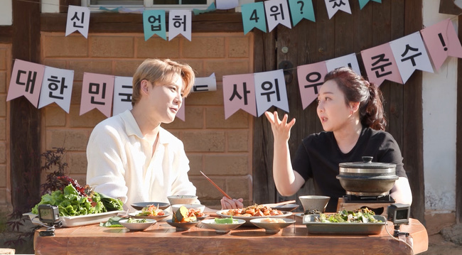 Junsu and 20 years steaming fan Kim Na-woons dizzy meeting was caught.In the 18th episode of Channel A Mens Life - grooms class these days (hereinafter referred to as Grand Class), which will be broadcast on June 8, Junsu will be shown participating in the 1-1 romantic fan meeting specially prepared by Kim Na-woon.On this day, Junsu arrived in a quiet mountain village and said, I came here to meet a woman for the first time after appearing in Grand Class. MC Hong Hyun-hee, who watched this, said, Not as good as you.After a while Junsu looks at the beautiful she and shouts Sister! Kim Na-un, who appeared with a bright smile, said, Junsu does everything so well.Celebrity among Celebrity , and praises it from the beginning.Its been 20 years since I played a fan, he said, certifying compliance holic and guiding him to a handcrafted fan meeting place.Junsu is impressed by the beautiful balloons and the outdoor fan meeting place decorated with garende, and Kim Naun reveals his fan feeling by preparing a nature-friendly meal.Kim also mentions the thickness of Junsu High, who was humiliated in the Grand Class after taking Junsu to a pile of firewood behind the yard, saying, Lets become Lee Dae-geun.But here, Kim Na-woon said, It is not very big.We dont lose anywhere in terms of the thickness of our Husband, but we wont say it anymore. He dissipates Husband, a former coordination national team, which makes Junsu happy.But for a while, Kim Na-woon suddenly turns into a Junu Sniper to unearth his black history.I prepare a box of questions I want to ask Junsu and read the questionnaire I wrote in advance. I ask Junsu, Do you have a lot of cash?