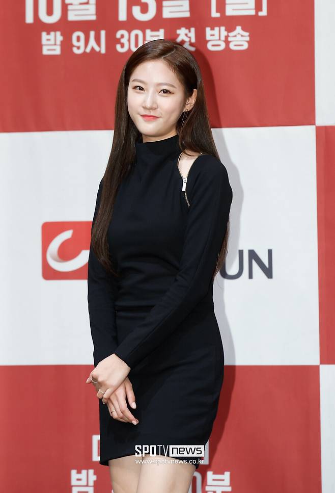 Actor Kim Sae-ron has completed a police summons investigation over alleged Drunk driving and untreated after the accident.Kim Sae-rons Gold medalist said, Kim Sae-ron has sincerely completed the Police investigation into allegations of Drunk driving and accidental mismanagement on April 4. As a result of the blood collection inspection, it confirmed that the blood alcohol level is about 0.2%.Kim Sae-ron had an accident that received transformers and roadside trees several times near the intersection of Hakdong in Gangnam-gu, Seoul at 8 am on the 18th of last month.Especially after the accident, he did not stop the vehicle but tried to escape. He was caught by Police who was reported and dispatched.Kim Sae-ron, who refused to measure blood alcohol concentration at the time and received blood sampling, confirmed that the death drunkenness level was found in the recent blood collection inspection results.The blood alcohol level of 0.2% is virtually insolvent. According to the current Road Traffic Act, he is sentenced to two to five years in prison or fined 10 million won to 20 million won or less.In particular, as the transformer was damaged by Kim Sae-rons accident, dozens of shopping malls in Gangnam near the accident site were damaged and the road and crosswalk signals were stopped.Kim Sae-ron is reportedly discussing damage compensation with nearby shopping malls and KEPCO.The agency said: Kim Sae-ron is deeply reflecting on the obvious wrongdoing.We are also in the process of making maximum compensation for the damage caused by the accident, and we will do our best to the end. I apologize deeply to all those who have been hurt and everyone who would have been disappointed by the unfortunate thing.Kim Sae-ron has suspended all entertainment activities over the incident.Netflix original hunting dogs were being filmed, but the public schedule was reportedly coordinated, and SBS new drama Trolly got off.The following is an official announce specialist for the agency Gold Medalist:Hello, Im a Gold medalist.Kim Sae-ron has sincerely completed the Police investigation into allegations of Drunk driving and accidental mismanagement on April 4, and confirmed that the blood collection inspection showed that the blood alcohol level was about 0.2%, which is the license cancellation level.Mr Kim Sae-ron is deeply reflecting on the obvious wrongdoing; he is also making the most of the compensation for the damage caused by the accident, and will be responsible for the best he can to the end.I apologize deeply to all those who have been damaged and everyone who would have been disappointed by the unfortunate.