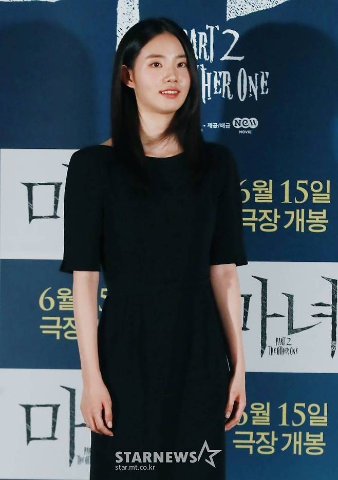 배우 신시아가 7일 오후 서울 CGV 용산아이파크몰에서 진행된 영화 '마녀2'(감독 박훈정) 언론시사회에 참석해 포즈를 취하고  있다.  초토화된 비밀연구소에서 홀로 살아남아 세상 밖으로 나오게 된 소녀 앞에 각기 다른 목적으로 그를 쫓는 세력들이 모여들면서 벌어지는 일을 그린 액션 영화 '마녀 2'는 오는 15일 개봉한다. /2022.06.07 /사진=이동훈 기자 photoguy@