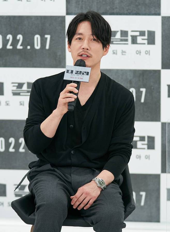 배우 장혁이 8일 오전 온라인으로 진행된 영화 '더 킬러:죽어도 되는 아이' 제작보고회에 참석해 인사말을 하고 있다.  '더 킬러:죽어도 되는 아이'(감독 최재훈)는 호화로운 은퇴 생활을 즐기던 업계 최강 킬러 '의강'이 겁도 없이 자신을 건드린 놈들을 끝까지 쫓아 응징하는 액션 영화다. 오는 7월 한국과 미국 동시 개봉. / 사진제공 = (주)아센디오 / 2022.06.08 /사진=김창현 기자 chmt@