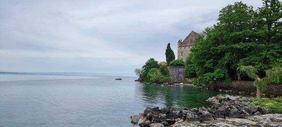프랑스 레만호변의 중세 어촌도시 이부아르. 매년 200만 명의 관광객이 모인다.