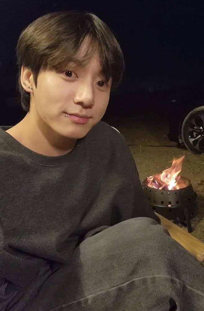 "정국은 사랑입니다♡" 방탄소년단 정국 캠핑장 브이라이브 全세계 일간·주간·월간 1위