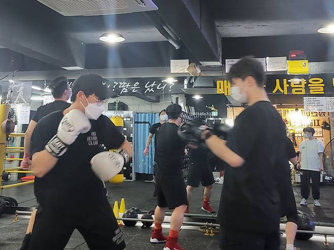지난 13일 오후 7시 30분쯤 서울시 마포구 상암동에 위치한 한 복싱 체육관 내부 전경/정재훤 기자