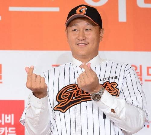 요즘 롯데의 엠블렘. 이대호의 모자엔 G만 있다. 스포츠동아 자료 사진