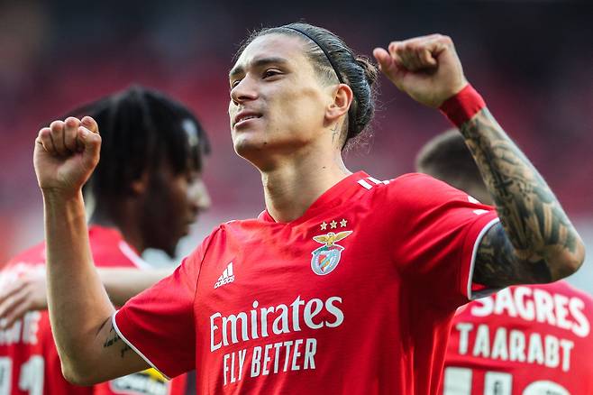 다윈 누녜스가 리버풀 유니폼을 입는다. [AFP=연합뉴스]