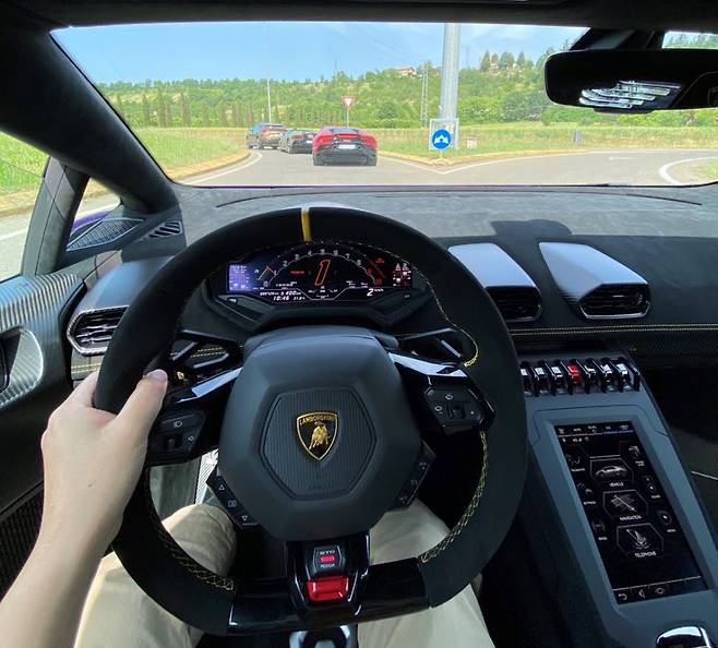 람보르기니 우라칸 STO 실내. / 정치연 기자