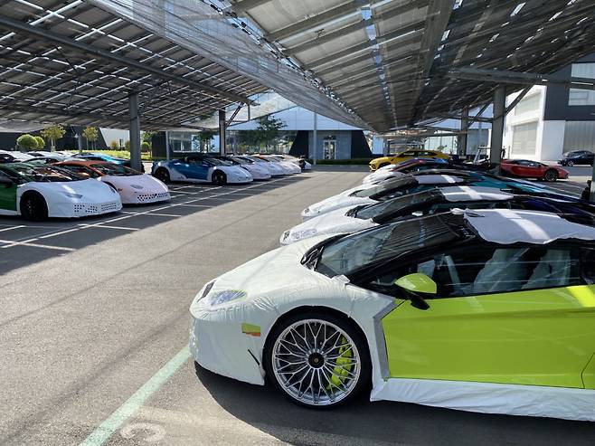 출고를 기다리고 있는 람보르기니 차량. / 정치연 기자