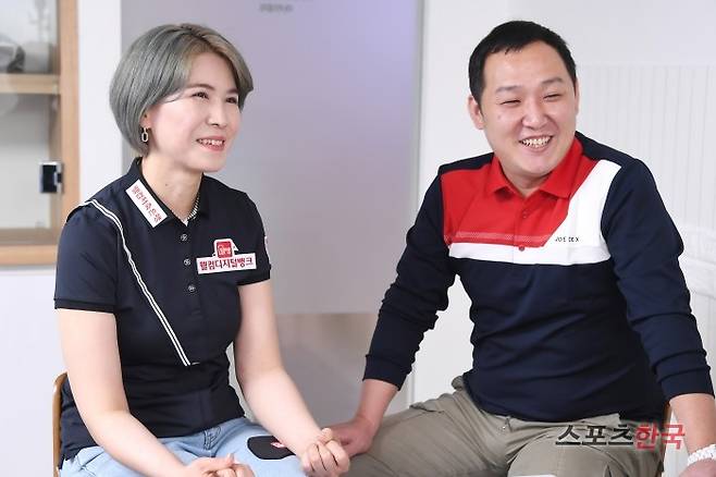 부부 당구선수 신기웅, 오수정이 스포츠한국과 인터뷰를 하고 있다. ⓒ이혜영 기자 lhy@hankooki.com