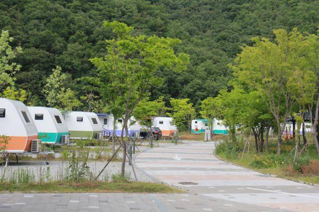 빙계 얼음골 야영장 카리반 캠핑장 전경