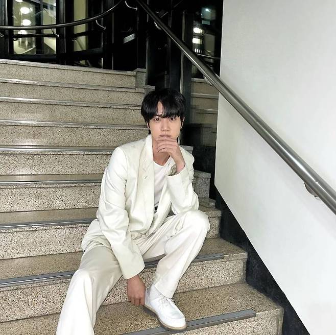 /사진=진 인스타그램