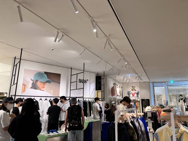 매장 한 쪽에 마련된 손흥민 브랜드샵. 청담 | 강예진기자