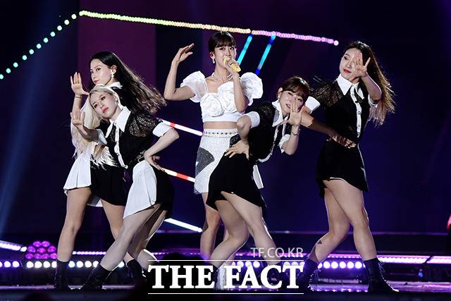 올해 처음 열린 '드림콘서트 트롯'에서 강혜연이 '나는 열일곱 살이에요' 커버무대와 '척하면 척' 무대를 선보였다. /이선화 기자