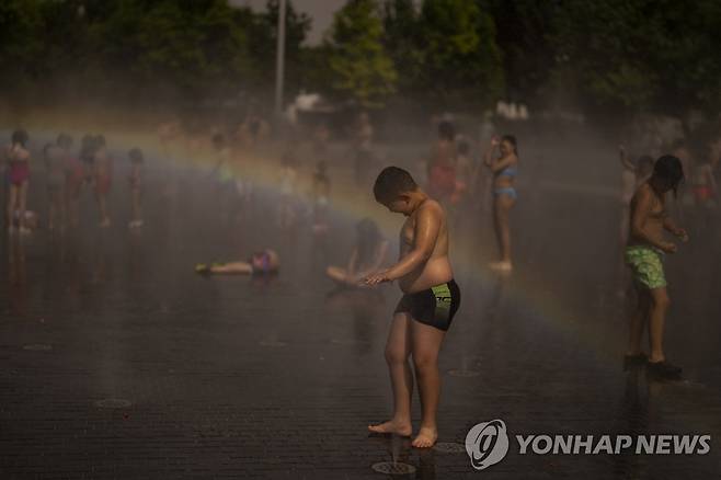 이상 고온은 인간이 초래한 재앙이라는 분석이 나온다 [AP 연합뉴스 자료사진. 재판매 및 DB 금지]