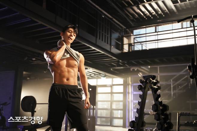 배우 위하준 단백질 음료 광고 비하인드컷. 사진 한국 코카콜라