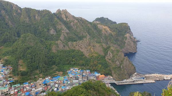 독도 전망대에서 바라본 도동의 모습/김찬호 기자