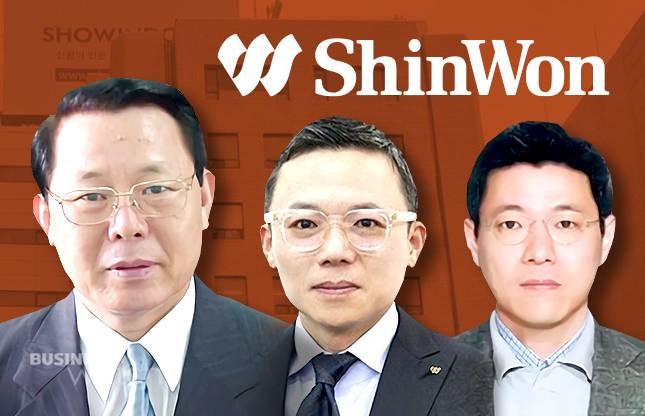 박성철 신원 회장(왼쪽부터). 박정빈 부회장. 박정주 대표.