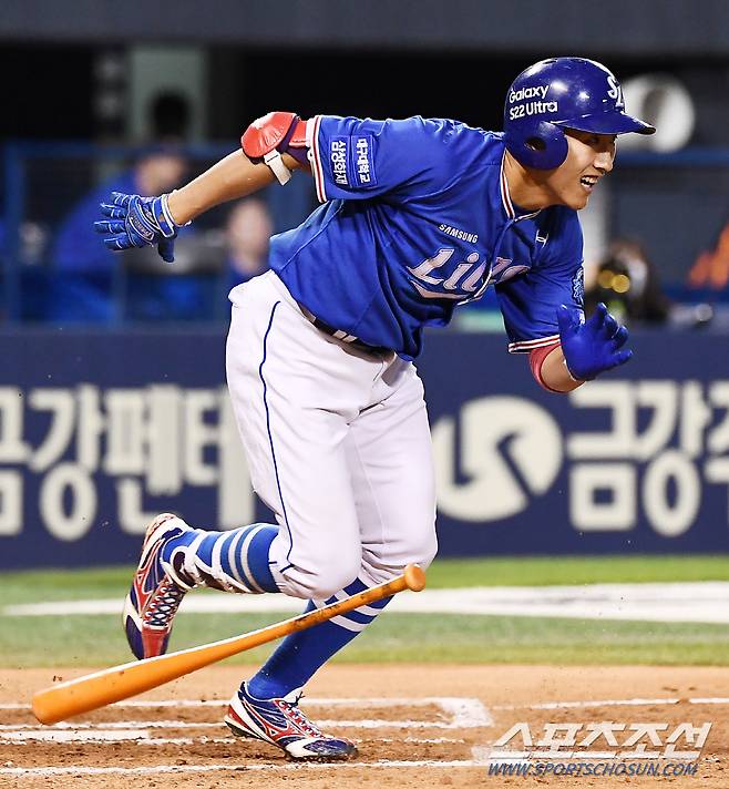 2022 KBO리그 LG 트윈스와 삼성 라이온즈의 경기가 16일 잠실구장에서 열렸다. 6회초 2사 1루 삼성 송준석이 안타를 날리고 있다. 잠실=박재만 기자 pjm@sportschosun.com/2022.06.16/