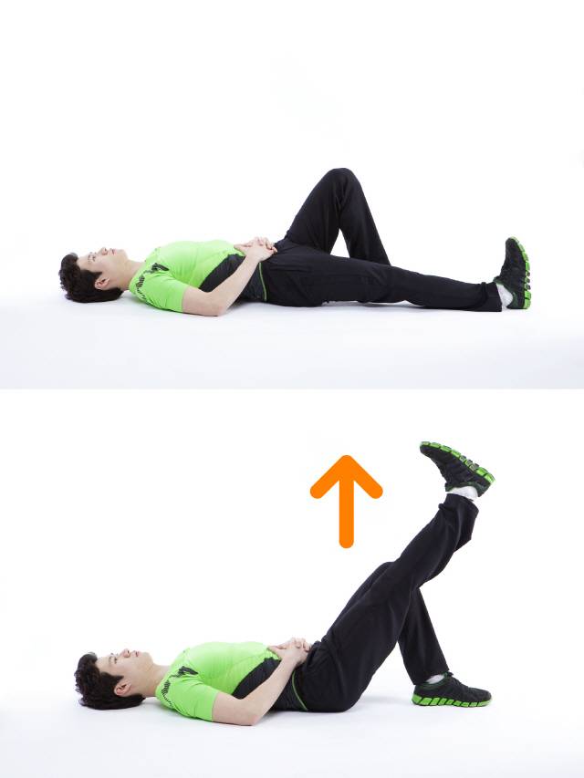 누워서 다리 들어 올리기/사진=수원나누리병원 제공