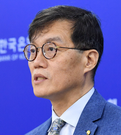 이창용 한국은행 총재가 21일 한국은행에서 최근 물가 관련 상황을 설명하고 있다. 사진공동취재단
